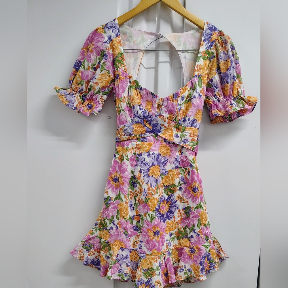 SAINTS + SECRETS NWT SCOOP NECK, PUFF SLV FLORAL DRESS w CUT-OUT BACK Size SMALL